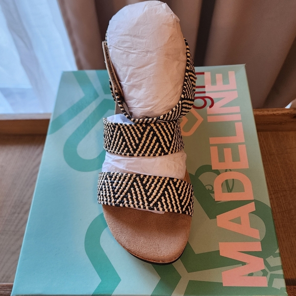 New with box, size 7.5 - Picture 4 of 4